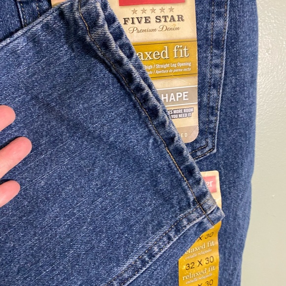 NWT WRANGLER U- SHAPE 5 STAR RELAXED FIT JEANS - Picture 9 of 10